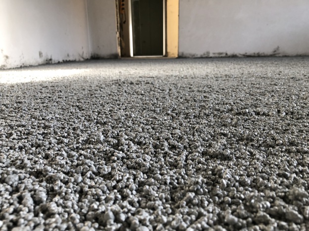 Ausgleichsestrich auf unebenem Altbauuntergrund in Trier